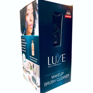New in Box Luxe Makeup Brush Cleaner & 150ml Cleanser